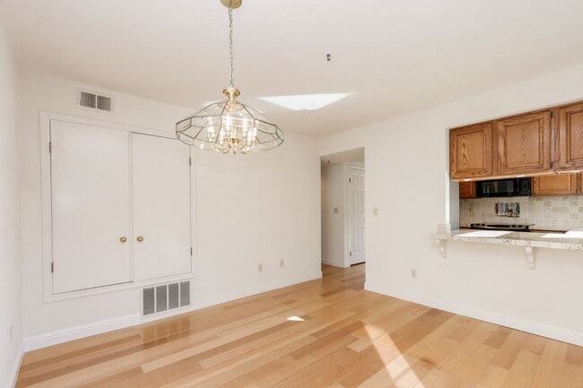 Building Photo - 3 Bed / 3 Bath single family home with huge backyard in Foster City. YouTube tour!!