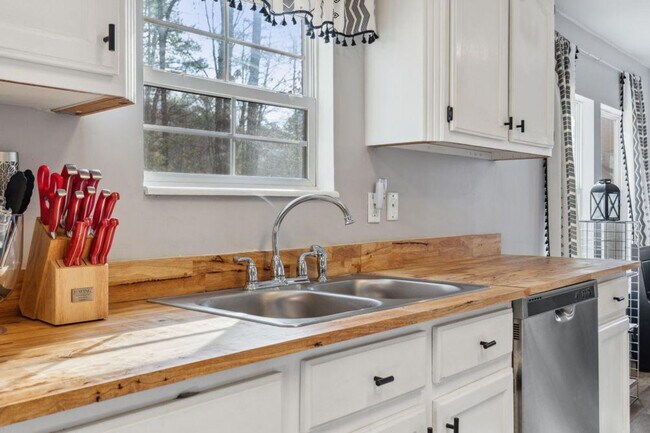 Building Photo - 1009 Sumac Ct
