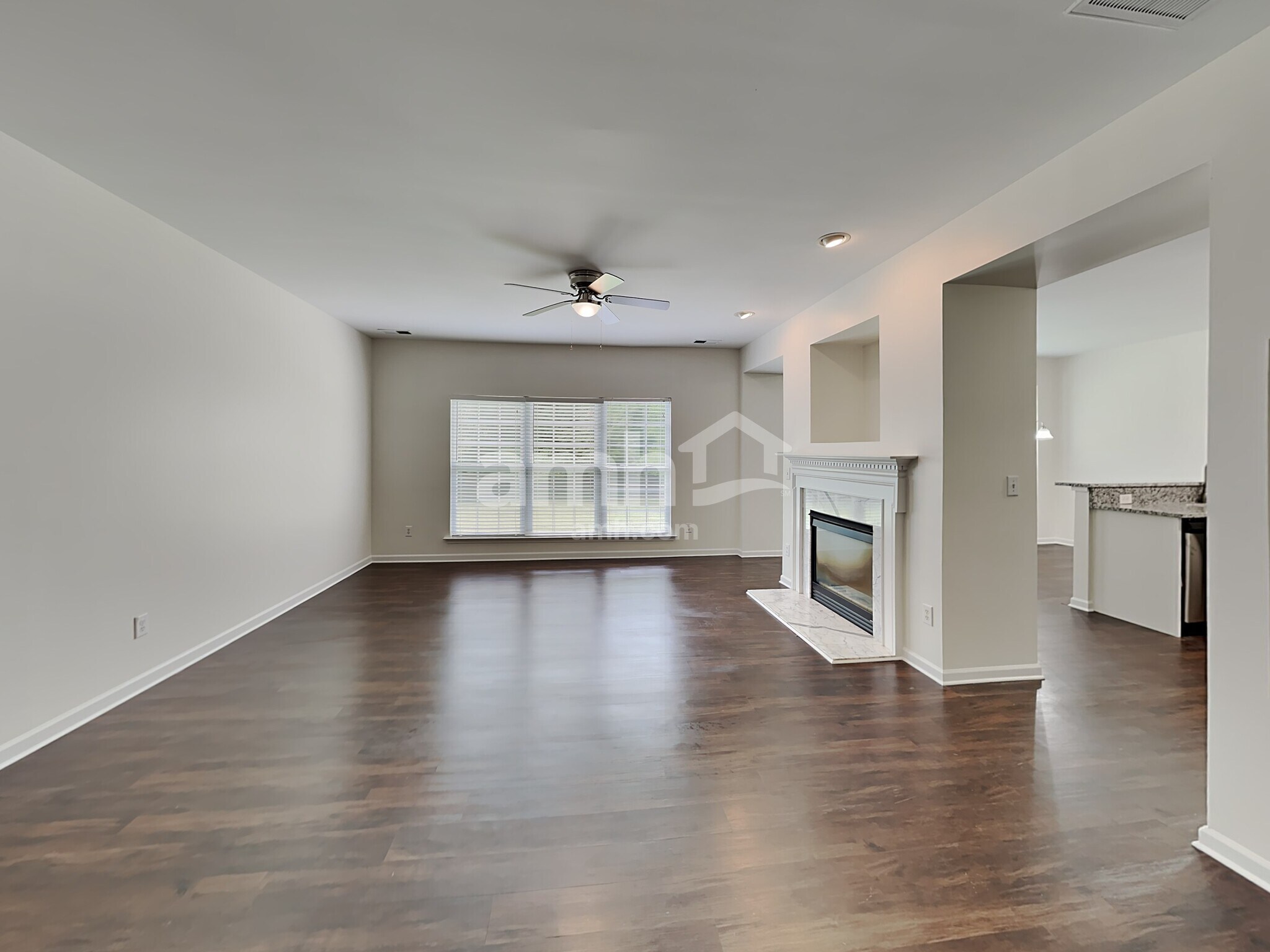 Building Photo - 13520 Planters Row Dr