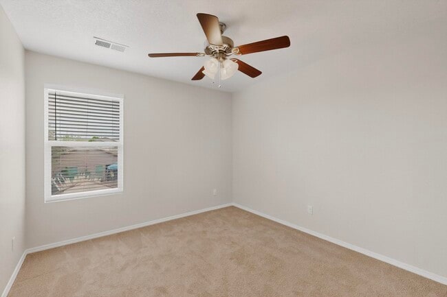 Building Photo - 2713 Violeta Cir SE