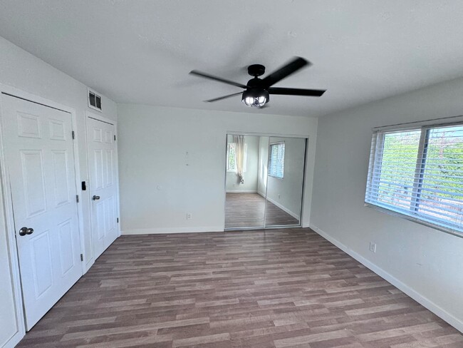 Building Photo - "Spacious 3-Bedroom Condo with 2 Full Bath...