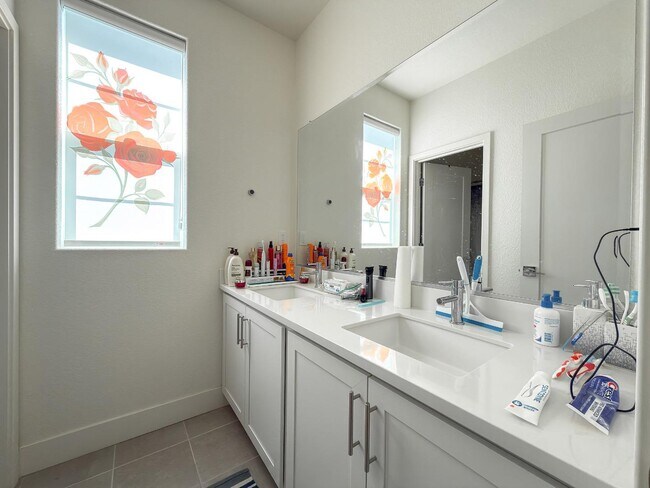 Building Photo - 2665 Luna Ave