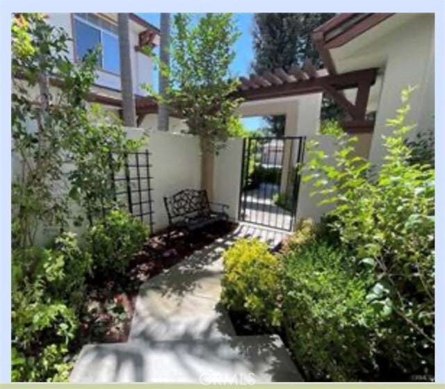 Building Photo - 32 Bogey Ln