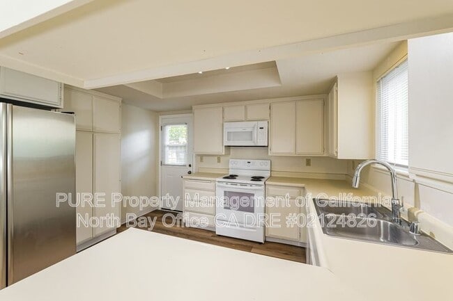 Building Photo - 2326 Tachevah Dr