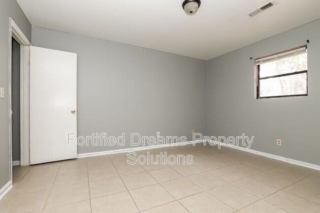 Building Photo - 1502 Oakshire Ct
