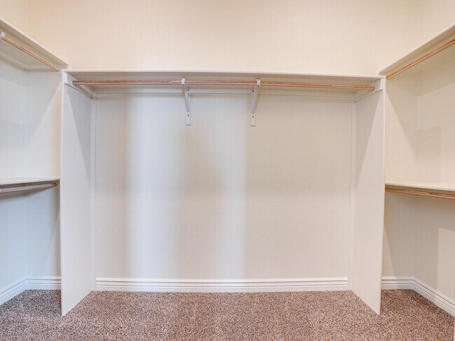 Building Photo - 392 Frodsham St