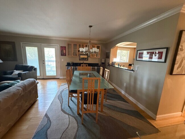 Building Photo - Beautiful 2BR/2BA Condo Centrally located in Sarasota!