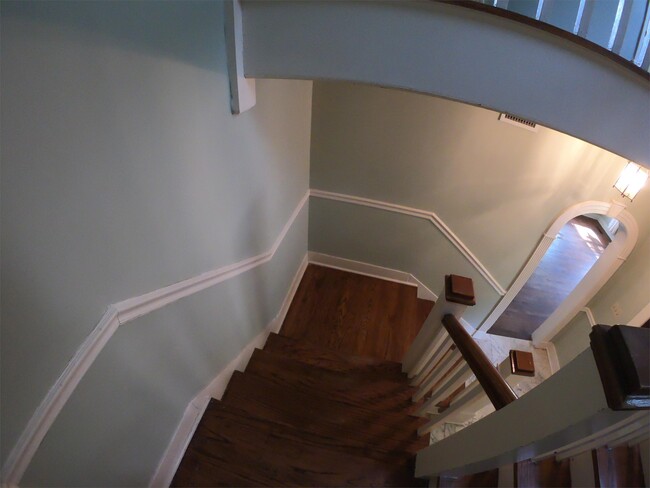 Building Photo - 824 Oakwood St