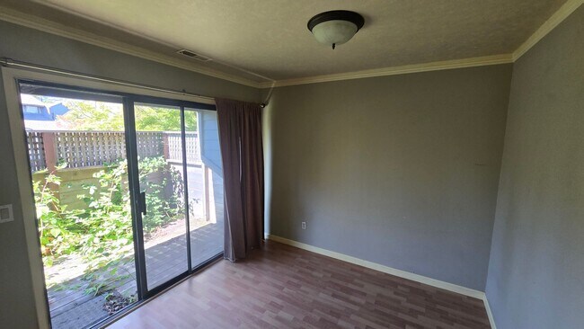 Building Photo - 8341 Valley View Ct