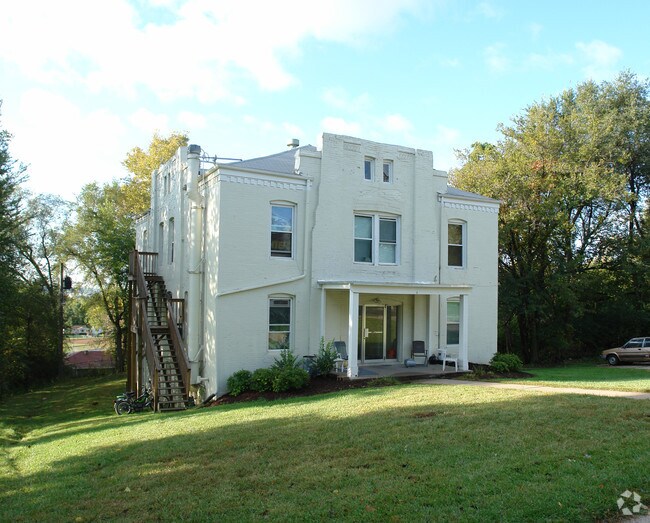 Primary Photo - College Park Apartments