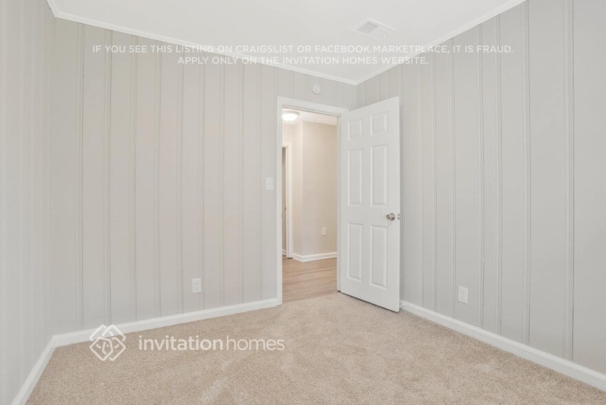 Building Photo - 3025 Catalina Dr