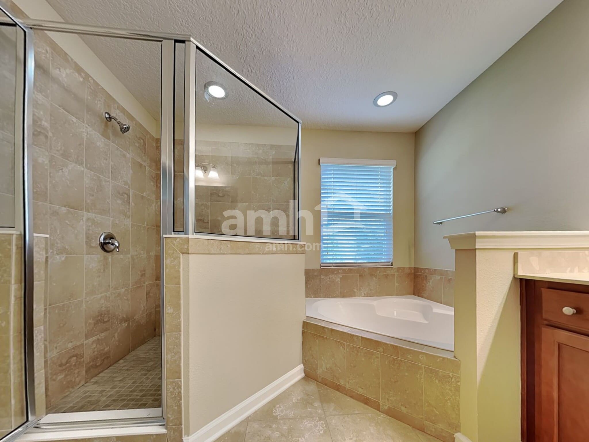 Building Photo - 332 Silver Glen Ave