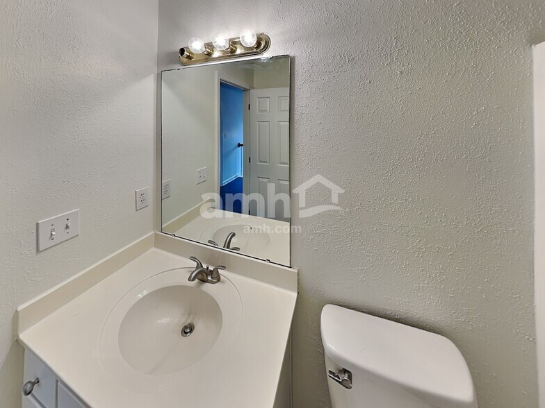 Building Photo - 11538 Laurel View Dr