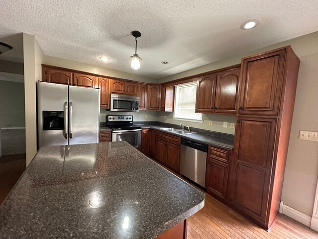 Building Photo - Three Bedroom Home in London, KY