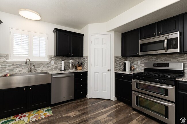 Building Photo - Springville Townhome