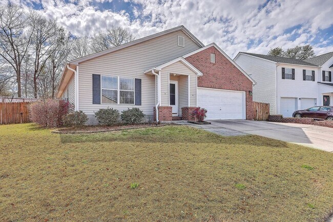 Building Photo - Spacious Living in Goose Creek