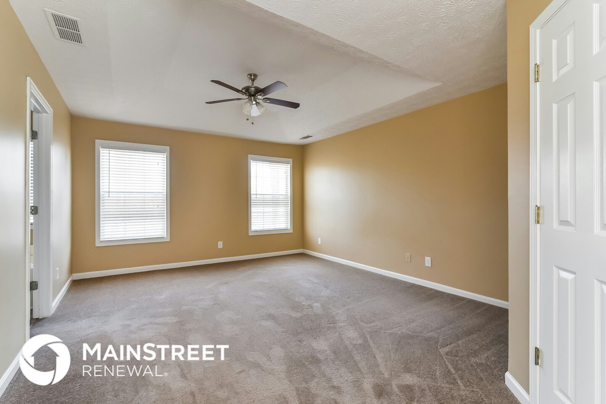 Building Photo - 1545 Royale Castle Dr