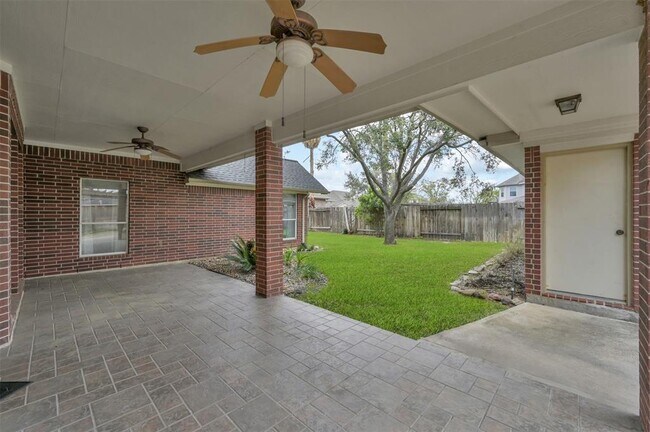 Building Photo - 17222 Leeside Dr