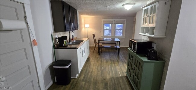 Building Photo - 1856 Lampson Rd