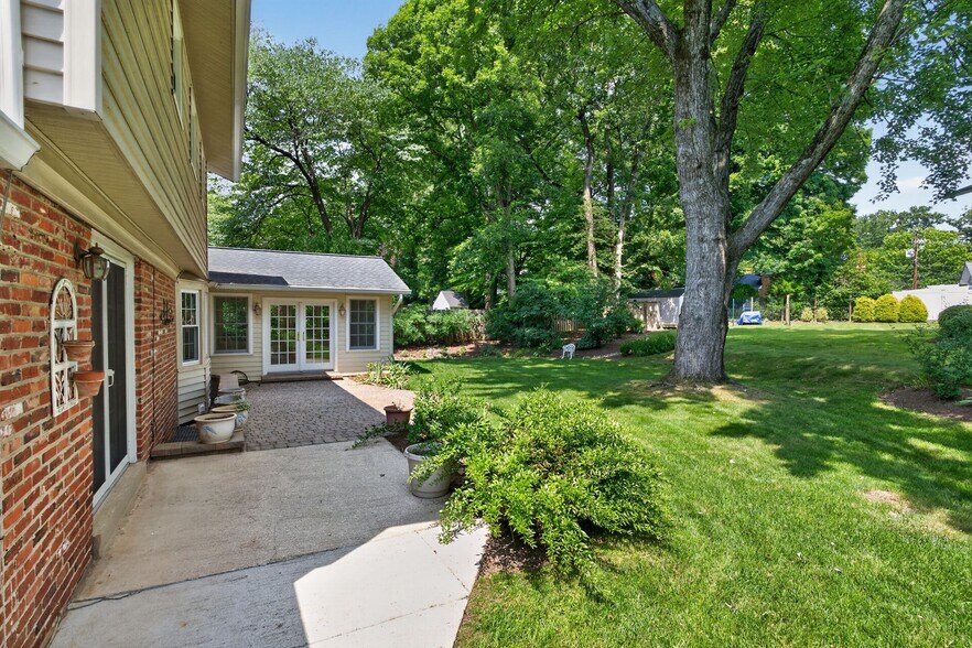 Beautiful backyard - 6905 Stonewood Ct