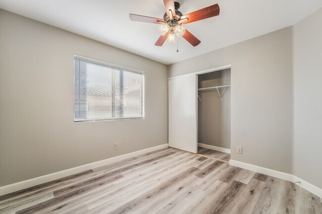 Building Photo - Stunning 4 bedroom home in Henderson with POOL!