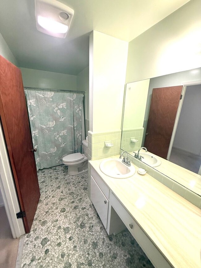 Building Photo - ** 2 Bed 2 Bath located by Trenholm State ** Call 334-366-9198 to schedule a self tour