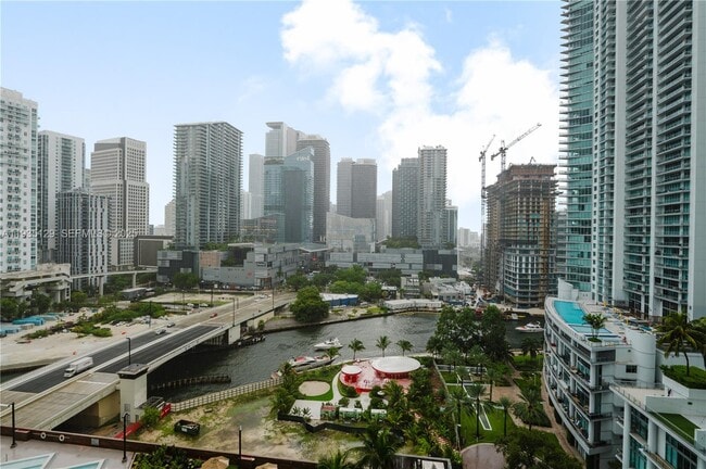 Building Photo - 350 S Miami Ave