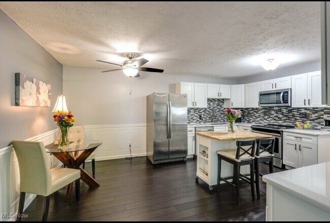 Building Photo - 5589 Rainier Ct