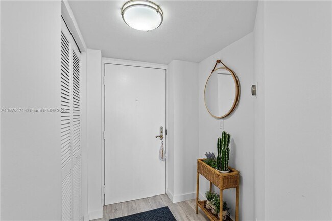 Building Photo - 5757 Collins Ave