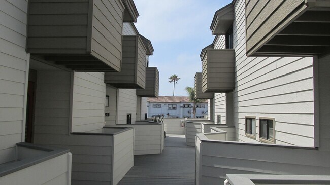 Building Photo - Imperial Beach  Condo