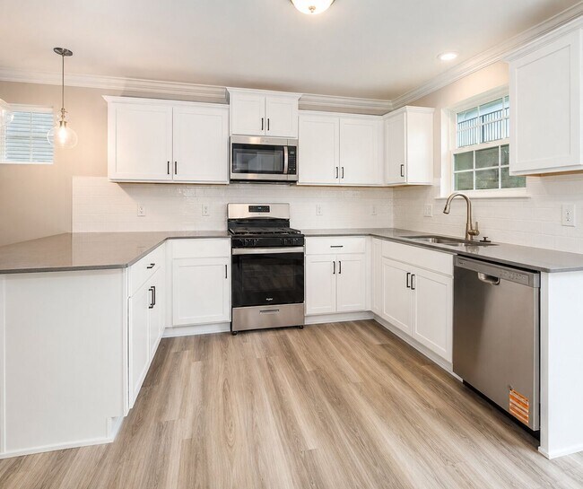 Building Photo - 3-Bedroom Townhome with Patio in Greensboro