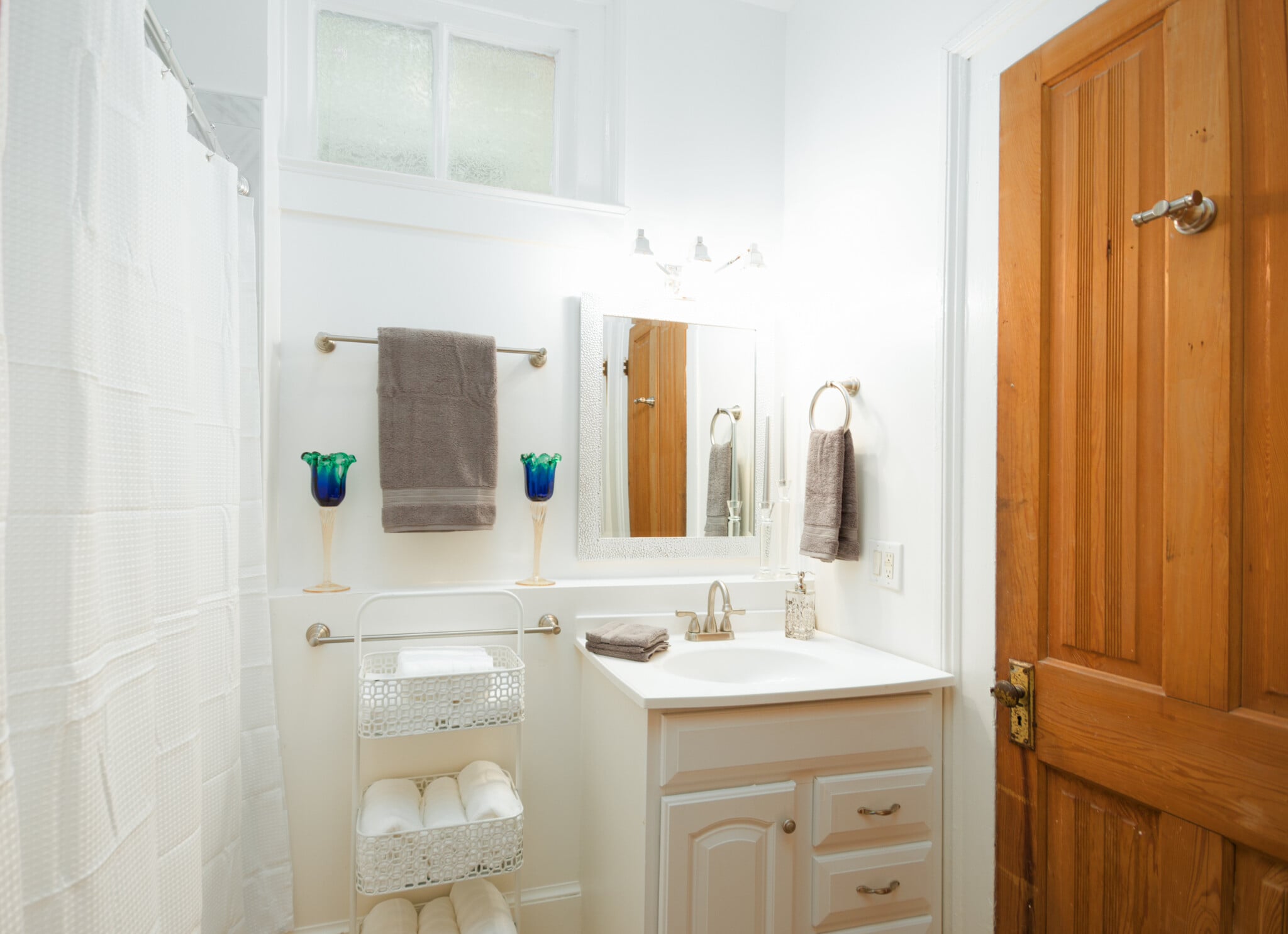 bathroom - 4221 Prytania St