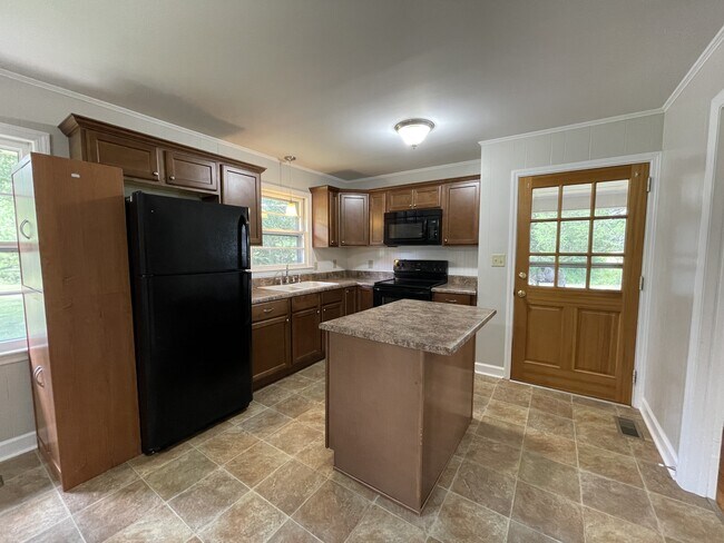 Building Photo - 27 Bethlehem Church Rd