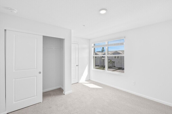 Building Photo - 587 Salisbury Cir