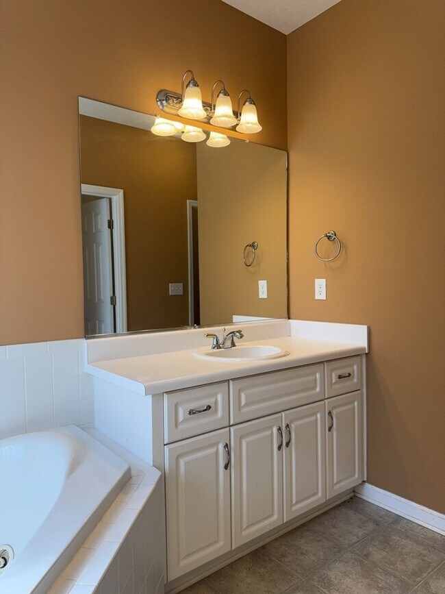 Building Photo - Beautiful Home in Martinez!