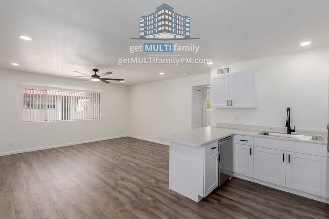 Building Photo - 700 W University Dr