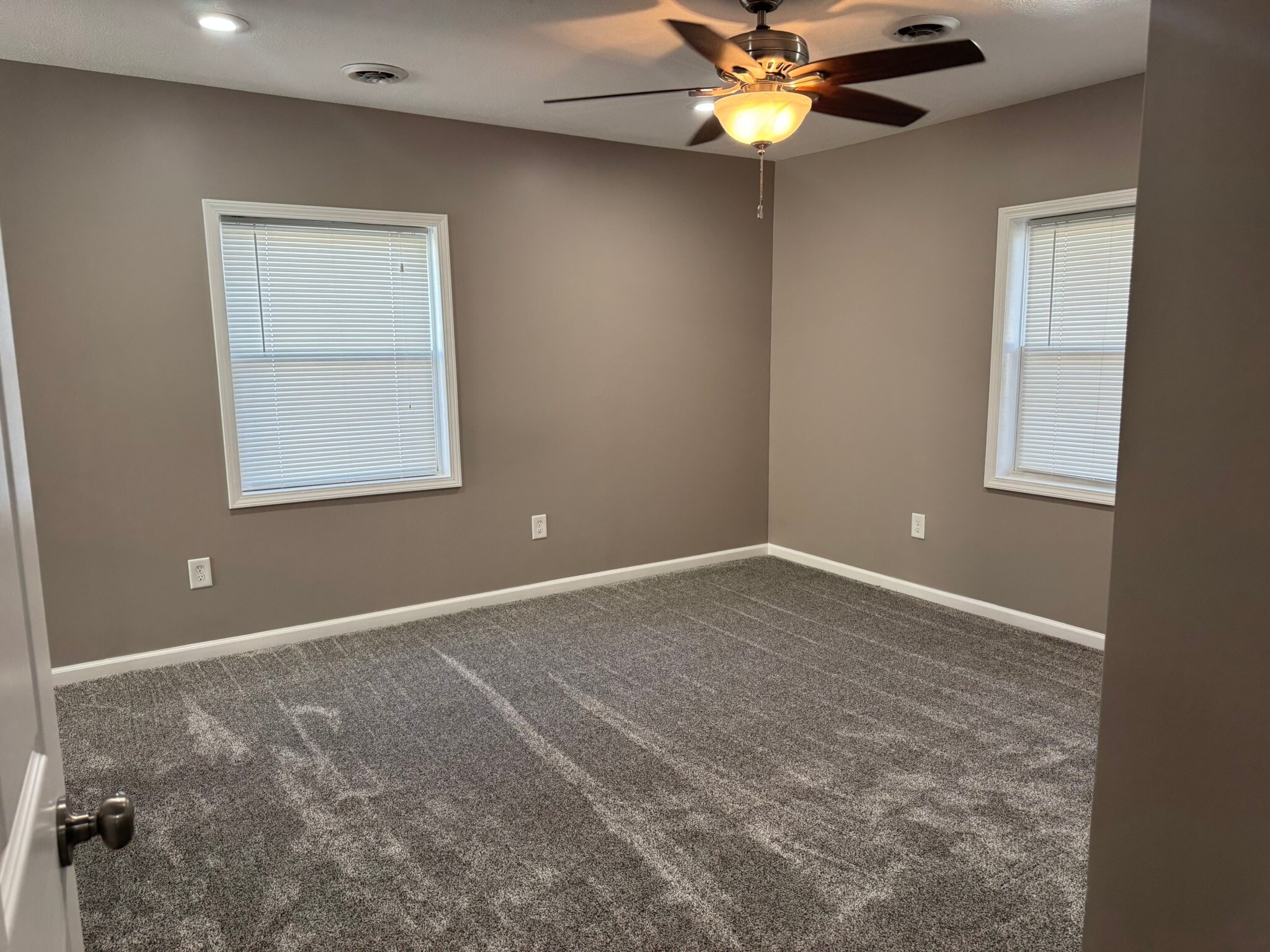 Building Photo - 1311 Devils Glen Rd