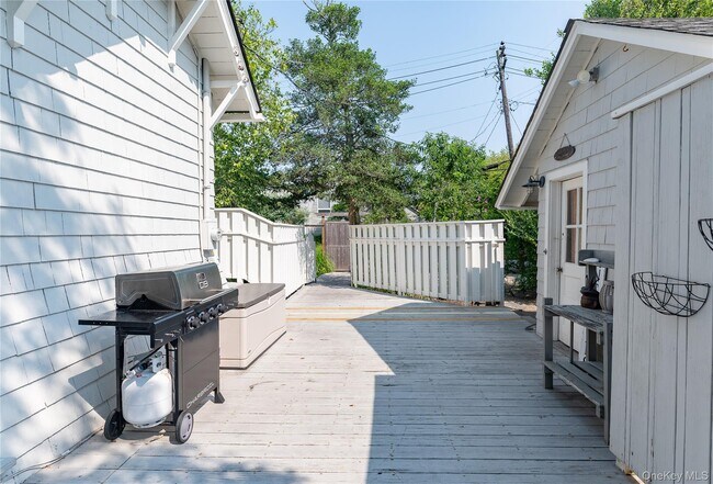 Building Photo - 22 Crescent Ave