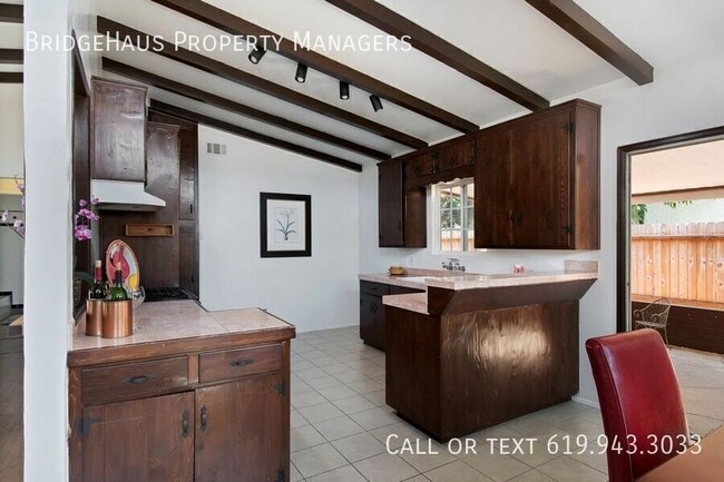 Building Photo - 569 10th St