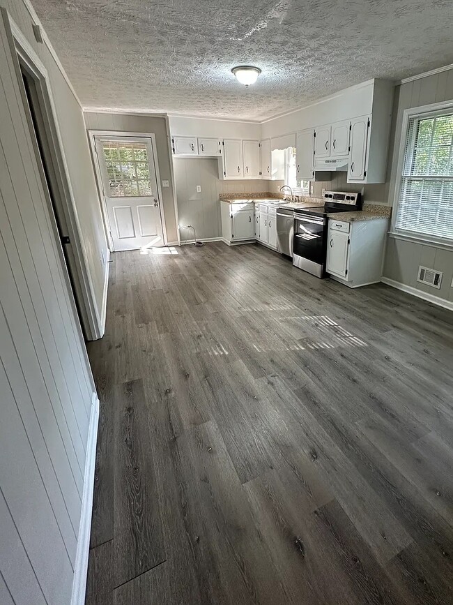 Building Photo - 326 Rooks Rd