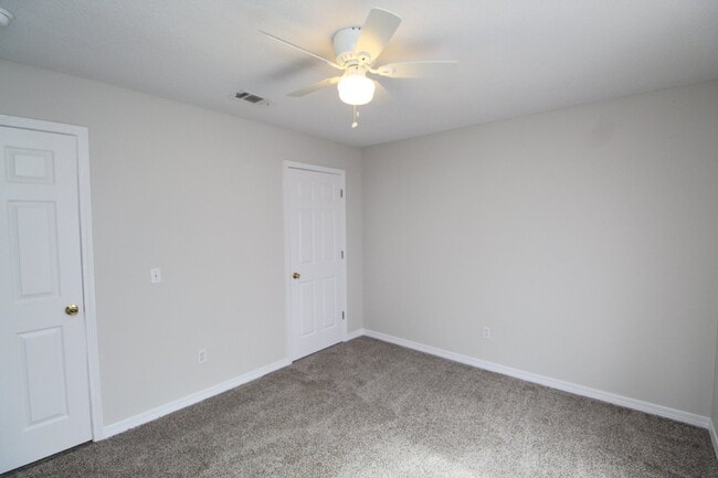 Building Photo - Southwest Pensacola Home – 3 Bedrooms, Gar...