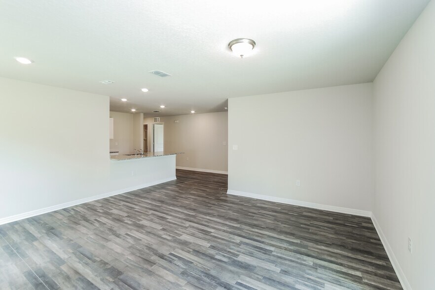 Building Photo - 139 River Hl Dr