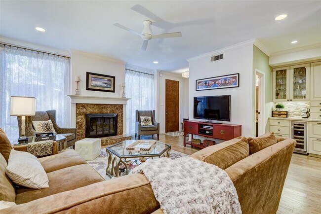 Building Photo - 2409 Bering Dr