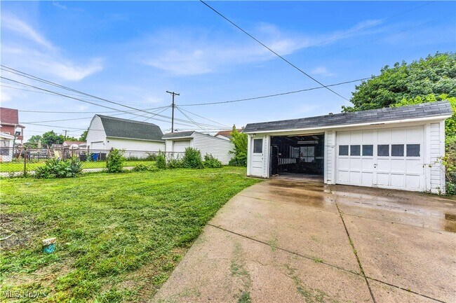 Building Photo - 3819 W 137th St