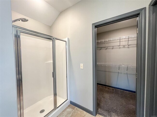 Building Photo - 583 Sunset Dr
