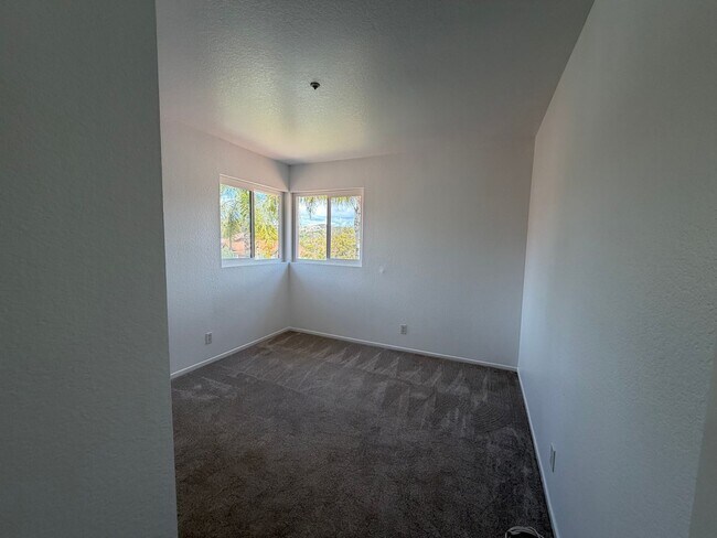 Building Photo - Beautiful 3 bed/3 bath In San Clemente