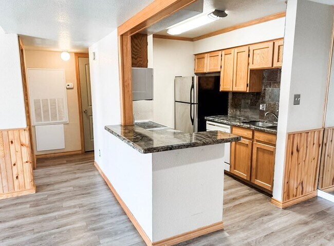 Building Photo - Adorable 2/2 Condo Available For Immediate...