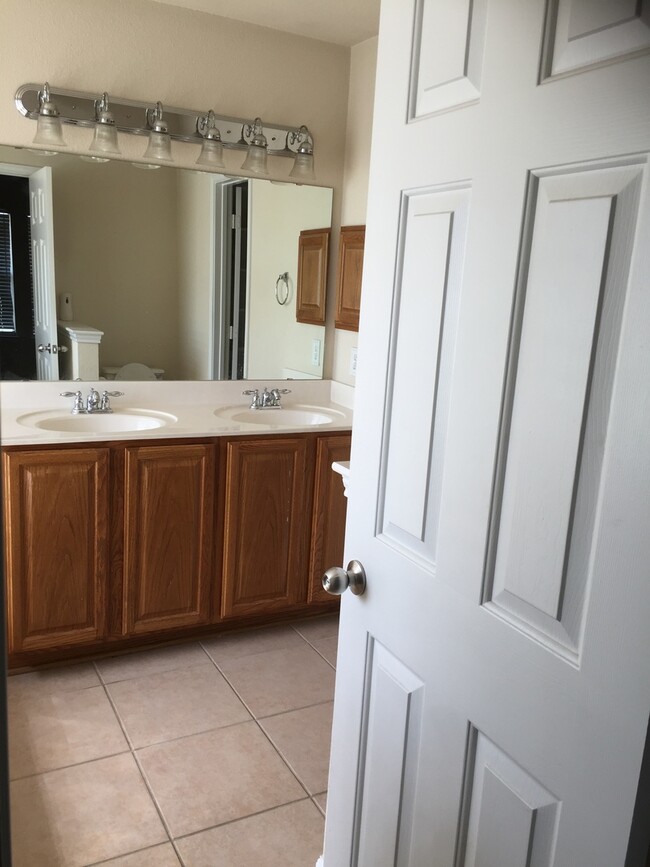 Building Photo - 707 Bighorn Dr