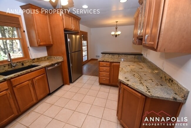 Building Photo - 817 Cedarcroft Dr