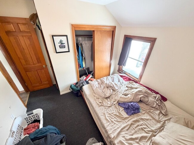 Building Photo - 203 Maple St